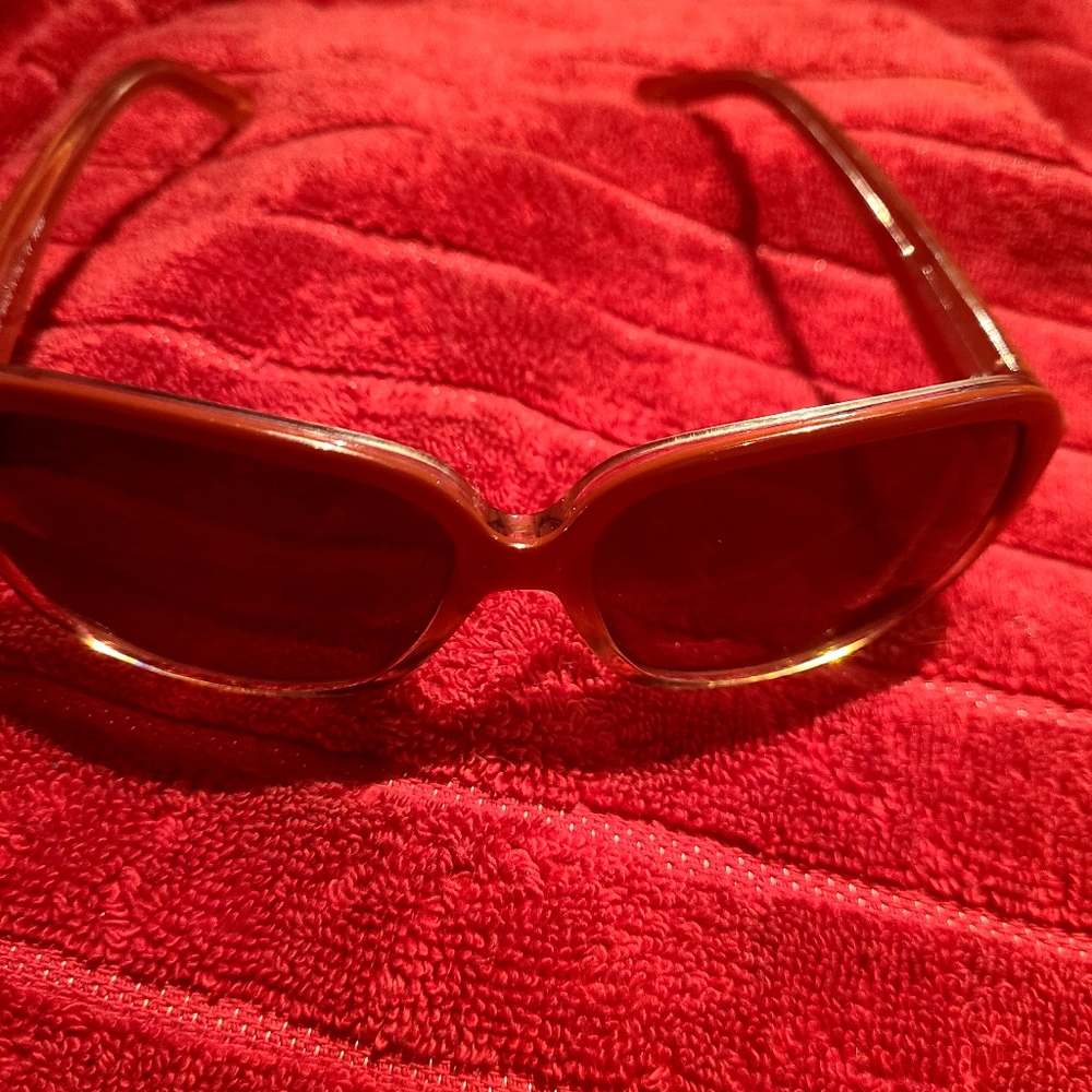 Authentic Fendi red sunglasses - Picture 2 of 5